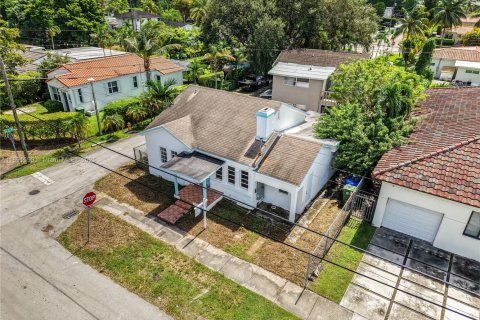 House in Miami, Florida 6 bedrooms, 199.46 sq.m. № 1944760 - photo 3