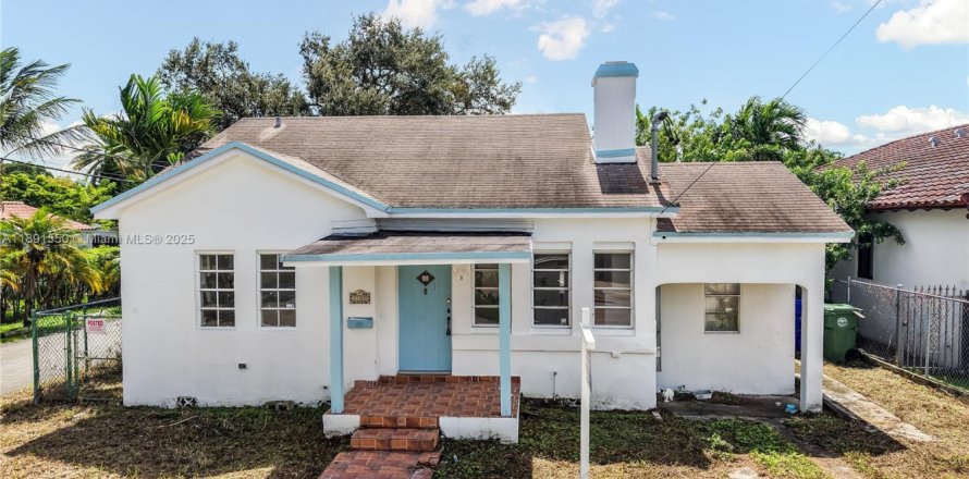 House in Miami, Florida 6 bedrooms, 199.46 sq.m. № 1944760