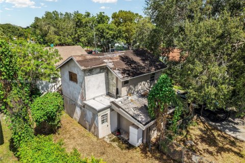 House in Miami, Florida 6 bedrooms, 199.46 sq.m. № 1944760 - photo 19