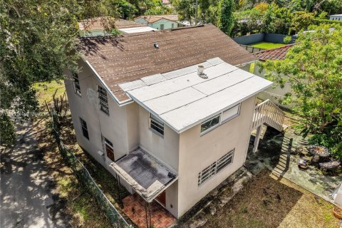 House in Miami, Florida 6 bedrooms, 199.46 sq.m. № 1944760 - photo 20