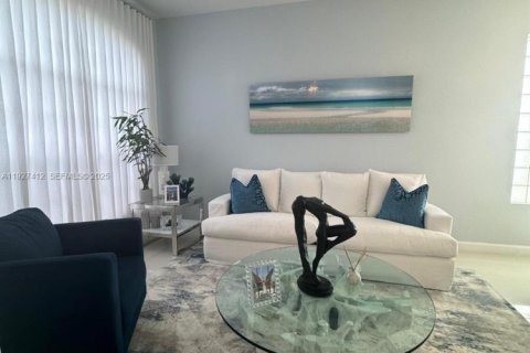 Villa ou maison à louer à Lake Worth, Floride: 4 chambres, 189.24 m2 № 1989148 - photo 3