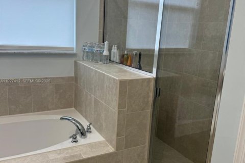 Villa ou maison à louer à Lake Worth, Floride: 4 chambres, 189.24 m2 № 1989148 - photo 11