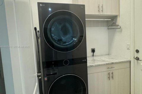 Villa ou maison à louer à Lake Worth, Floride: 4 chambres, 189.24 m2 № 1989148 - photo 17