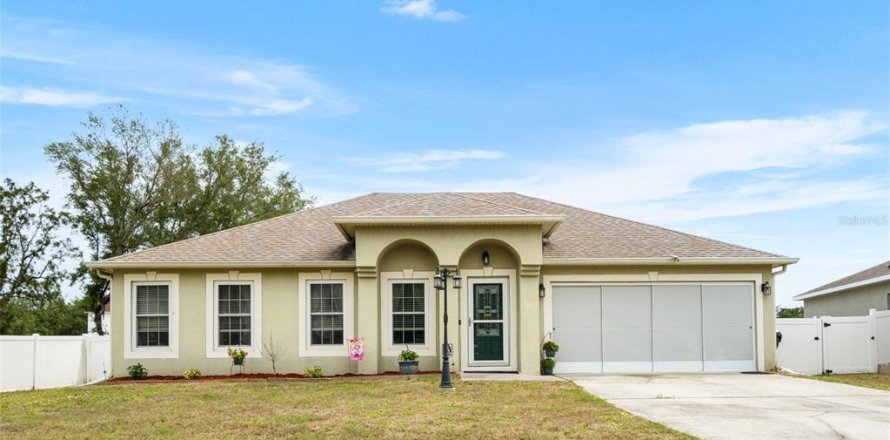 Casa en Poinciana, Florida 4 dormitorios, 195.84 m2 № 2207449