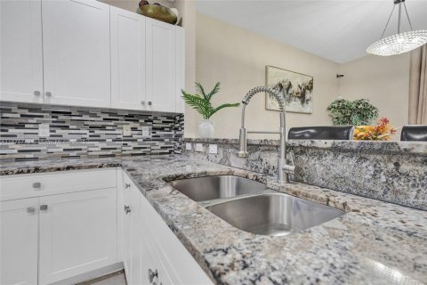 Touwnhouse à louer à Oakland Park, Floride: 3 chambres, 140.65 m2 № 1977876 - photo 10