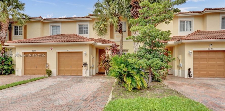 Touwnhouse à Oakland Park, Floride 3 chambres, 140.65 m2 № 1977876