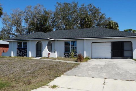 House in Port Charlotte, Florida 3 bedrooms, 144.65 sq.m. № 2099949