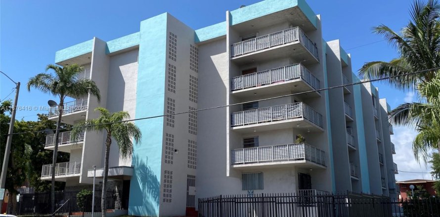 Condominio en Miami, Florida, 2 dormitorios  № 1927051