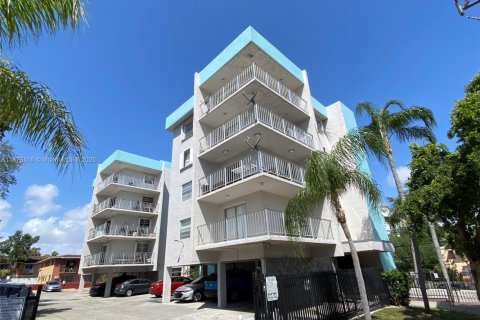 Condominio en alquiler en Miami, Florida, 2 dormitorios, 65.96 m2 № 1927051 - foto 2