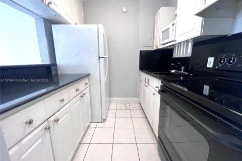 Condominio en alquiler en Miami, Florida, 2 dormitorios, 65.96 m2 № 1927051 - foto 8