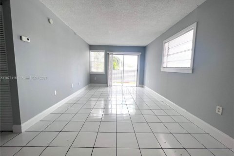 Condominio en alquiler en Miami, Florida, 2 dormitorios, 65.96 m2 № 1927051 - foto 5