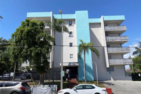 Condominio en alquiler en Miami, Florida, 2 dormitorios, 65.96 m2 № 1927051 - foto 3