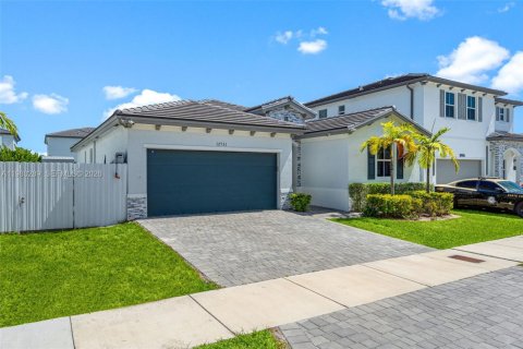 House in Miami, Florida 4 bedrooms, 173.73 sq.m. № 2045798 - photo 3