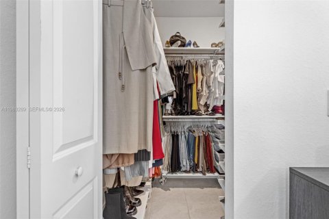 House in Miami, Florida 4 bedrooms, 173.73 sq.m. № 2045798 - photo 21