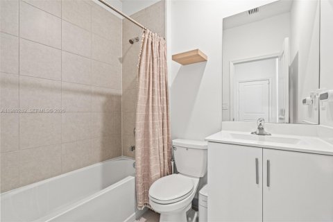 House in Miami, Florida 4 bedrooms, 173.73 sq.m. № 2045798 - photo 29