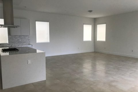 House in Doral, Florida 5 bedrooms, 336.68 sq.m. № 2029028 - photo 5