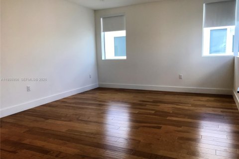 House in Doral, Florida 5 bedrooms, 336.68 sq.m. № 2029028 - photo 21