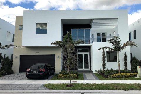 House in Doral, Florida 5 bedrooms, 336.68 sq.m. № 2029028