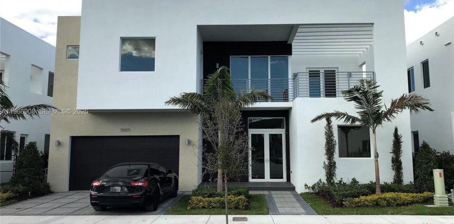 House in Doral, Florida 5 bedrooms, 336.68 sq.m. № 2029028