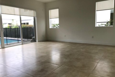 House in Doral, Florida 5 bedrooms, 336.68 sq.m. № 2029028 - photo 3
