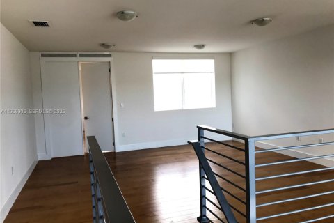 House in Doral, Florida 5 bedrooms, 336.68 sq.m. № 2029028 - photo 19