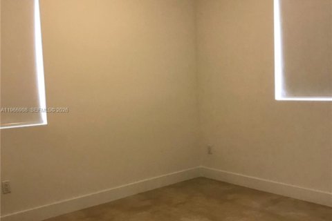 House in Doral, Florida 5 bedrooms, 336.68 sq.m. № 2029028 - photo 15