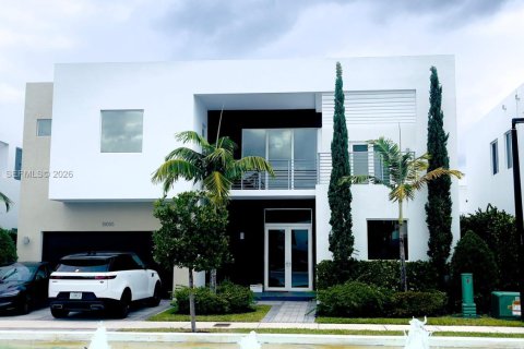 House in Doral, Florida 5 bedrooms, 336.68 sq.m. № 2029028 - photo 2