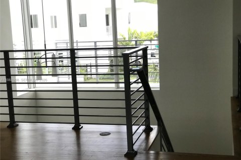 House in Doral, Florida 5 bedrooms, 336.68 sq.m. № 2029028 - photo 20