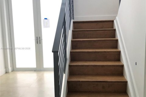 House in Doral, Florida 5 bedrooms, 336.68 sq.m. № 2029028 - photo 18