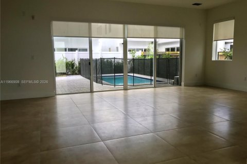 House in Doral, Florida 5 bedrooms, 336.68 sq.m. № 2029028 - photo 4