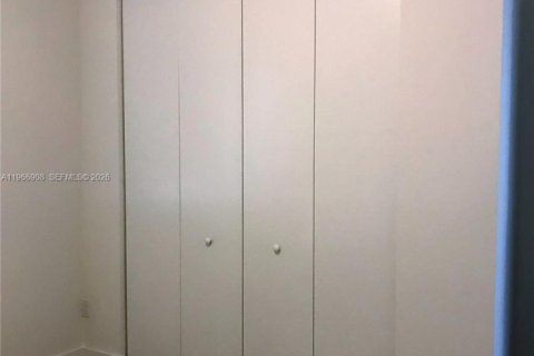 House in Doral, Florida 5 bedrooms, 336.68 sq.m. № 2029028 - photo 16