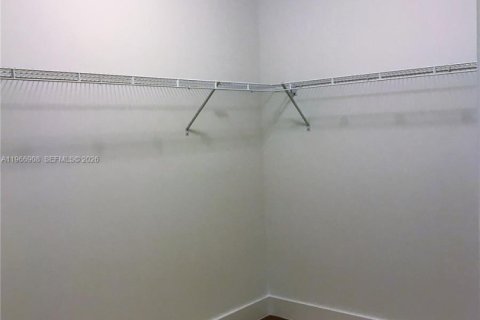 House in Doral, Florida 5 bedrooms, 336.68 sq.m. № 2029028 - photo 28