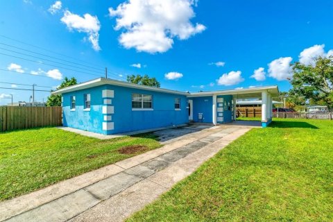 House in Orlando, Florida 3 bedrooms, 159.14 sq.m. № 2166170