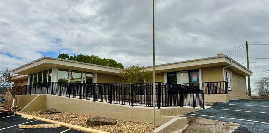 Commercial property in Rockledge, Florida 584.54 sq.m. № 2099521