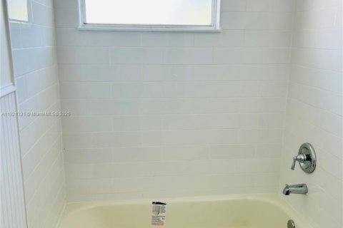 Condominio en alquiler en Cutler Bay, Florida, 3 dormitorios, 123.1 m2 № 1975275 - foto 5