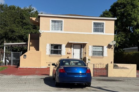 Casa en alquiler en Miami, Florida, 3 dormitorios, 246.56 m2 № 1992878 - foto 12