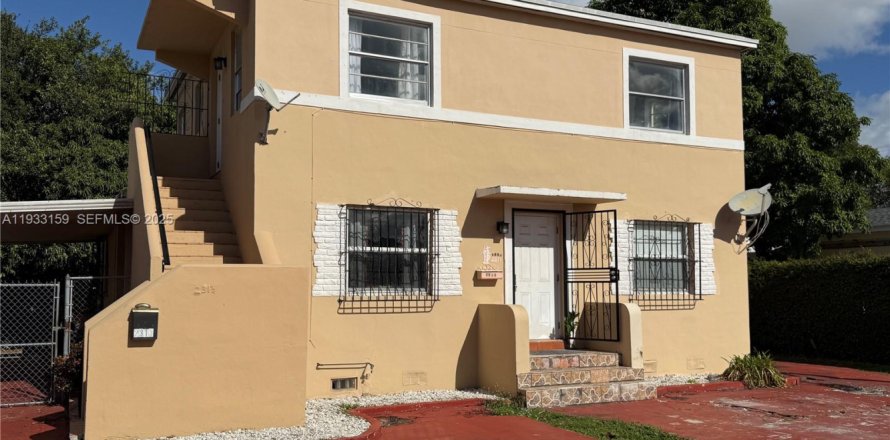 Casa en Miami, Florida 3 dormitorios, 246.56 m2 № 1992878