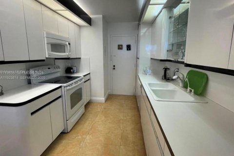 Copropriété à louer à Hallandale Beach, Floride: 2 chambres, 133.78 m2 № 1991483 - photo 7