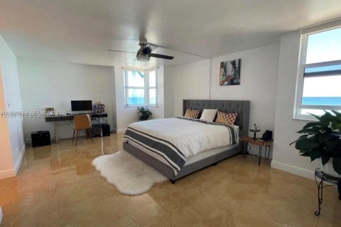 Copropriété à louer à Hallandale Beach, Floride: 2 chambres, 133.78 m2 № 1991483 - photo 2