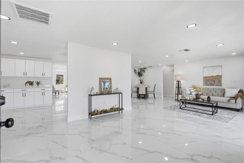 Villa ou maison à vendre à Holiday, Floride: 3 chambres, 204.29 m2 № 2403163 - photo 8