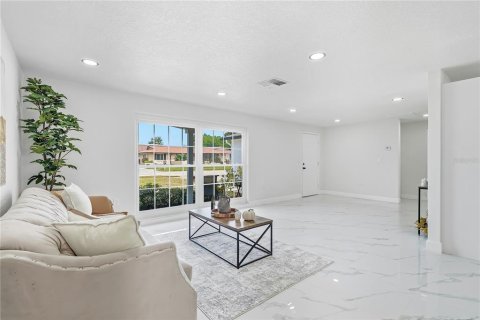 Villa ou maison à vendre à Holiday, Floride: 3 chambres, 204.29 m2 № 2403163 - photo 10