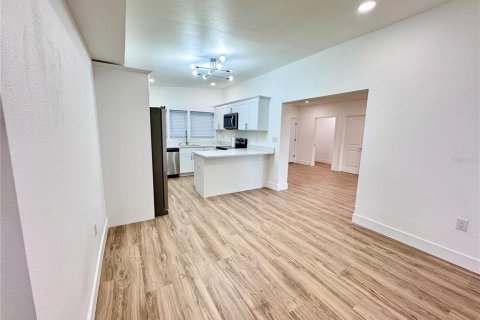 Купить виллу или дом в Тампа, Флорида 12 комнат, 132.66м2, № 2334268 - фото 23