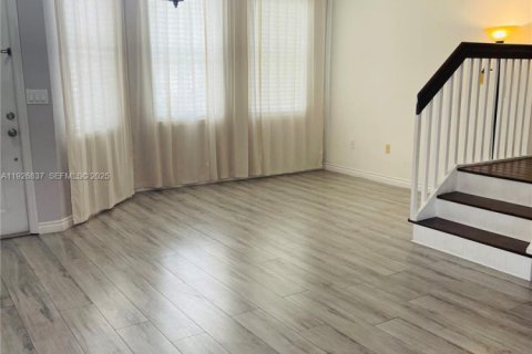 Снять в аренду таунхаус в Хомстед, Флорида 3 спальни, 155.98м2, № 1985920 - фото 6