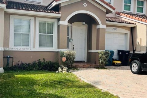 Снять в аренду таунхаус в Хомстед, Флорида 3 спальни, 155.98м2, № 1985920 - фото 2