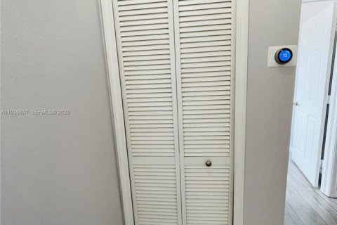 Снять в аренду таунхаус в Хомстед, Флорида 3 спальни, 155.98м2, № 1985920 - фото 29