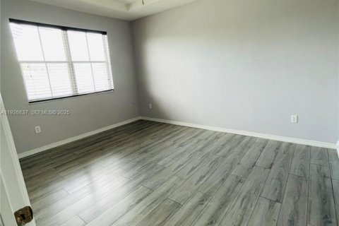 Снять в аренду таунхаус в Хомстед, Флорида 3 спальни, 155.98м2, № 1985920 - фото 19