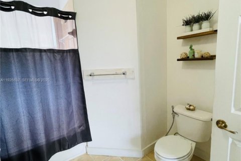 Снять в аренду таунхаус в Хомстед, Флорида 3 спальни, 155.98м2, № 1985920 - фото 25