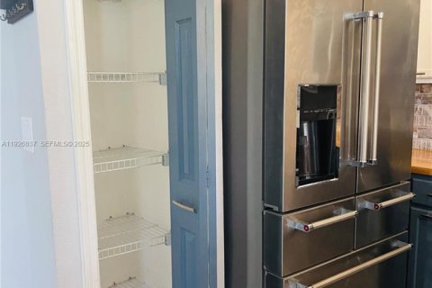 Снять в аренду таунхаус в Хомстед, Флорида 3 спальни, 155.98м2, № 1985920 - фото 12