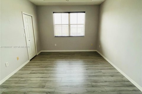 Снять в аренду таунхаус в Хомстед, Флорида 3 спальни, 155.98м2, № 1985920 - фото 20