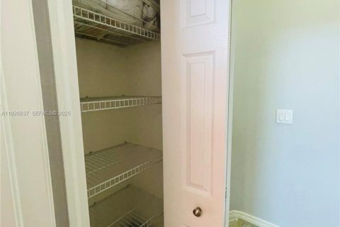 Снять в аренду таунхаус в Хомстед, Флорида 3 спальни, 155.98м2, № 1985920 - фото 30